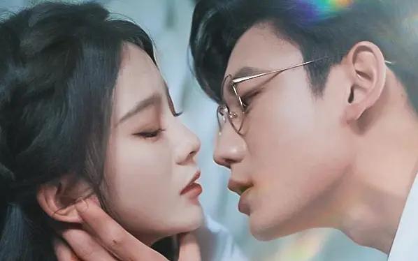 相爱穿梭百年封面图